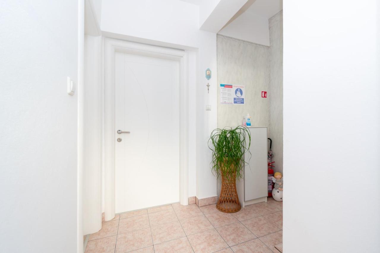 קולאן Apartments By The Sea Mandre, Pag - 4093 מראה חיצוני תמונה