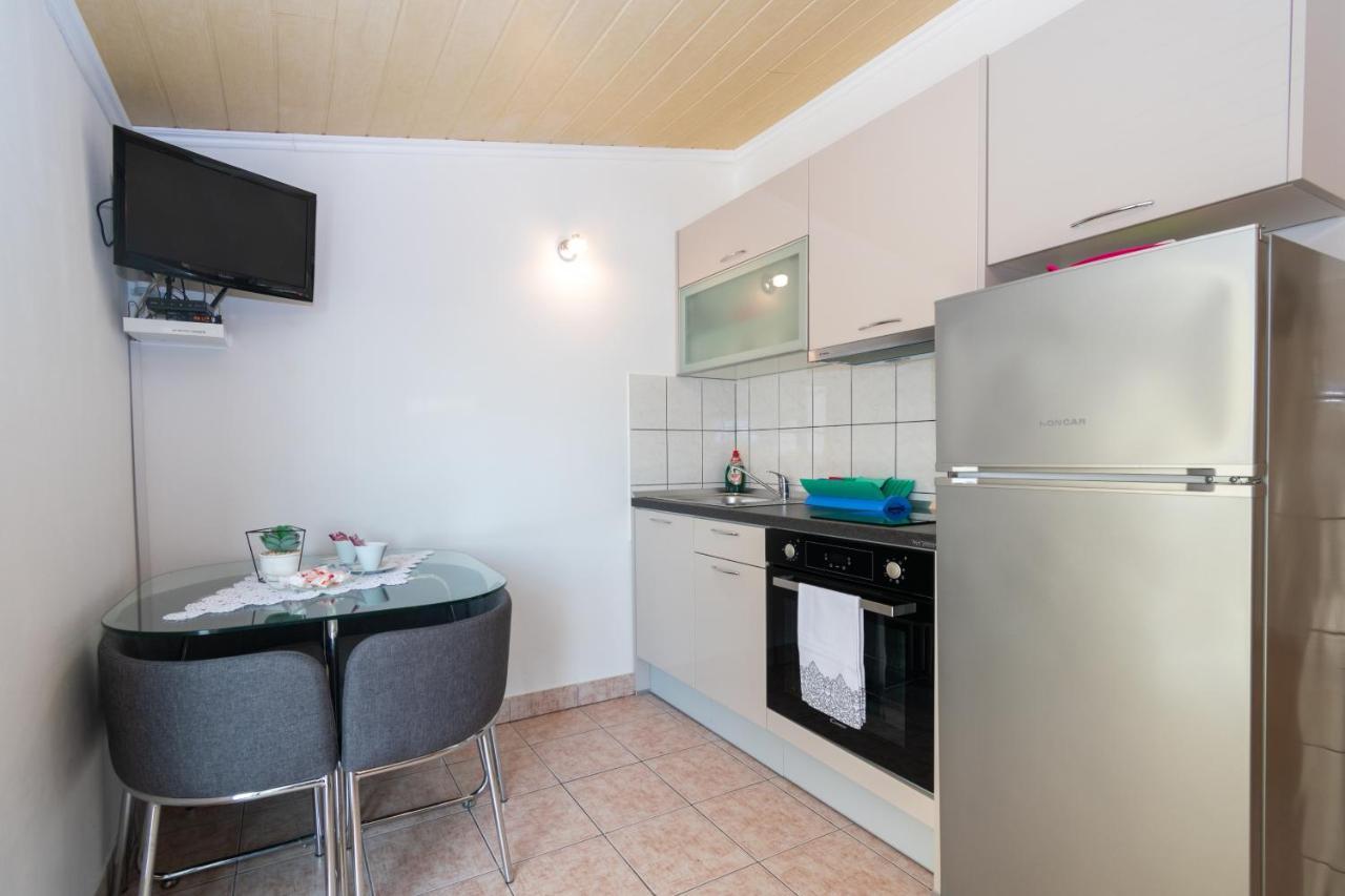 קולאן Apartments By The Sea Mandre, Pag - 4093 מראה חיצוני תמונה