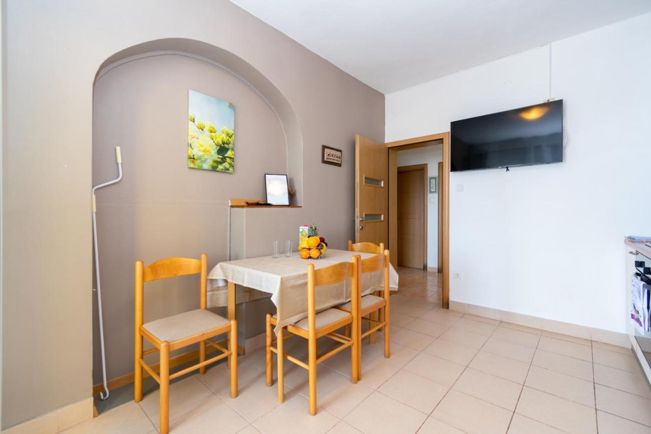 קולאן Apartments By The Sea Mandre, Pag - 4093 מראה חיצוני תמונה