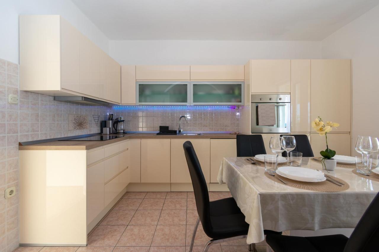 קולאן Apartments By The Sea Mandre, Pag - 4093 מראה חיצוני תמונה