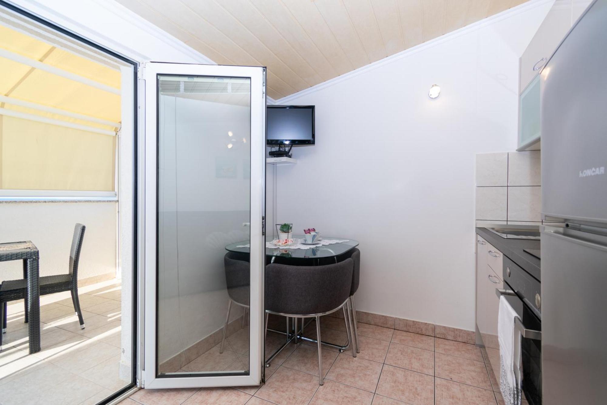 קולאן Apartments By The Sea Mandre, Pag - 4093 חדר תמונה